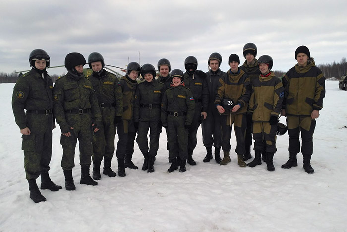Череповецкие кадеты совершили свои первые прыжки с парашютом