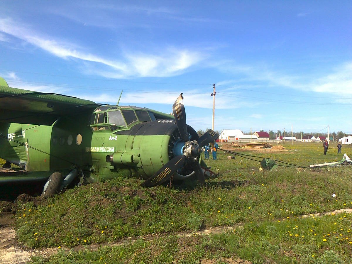 Фотография жесткой посадки самолета АН-2