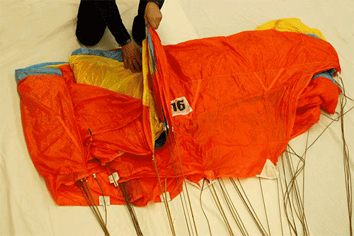 Укладка запасного парашюта